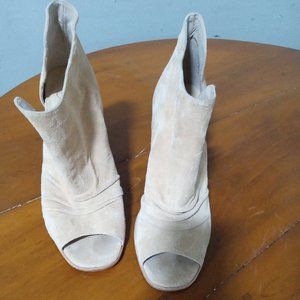 40/9 GOLD OATMEAL COLOR OPEN TOE BOOTIE